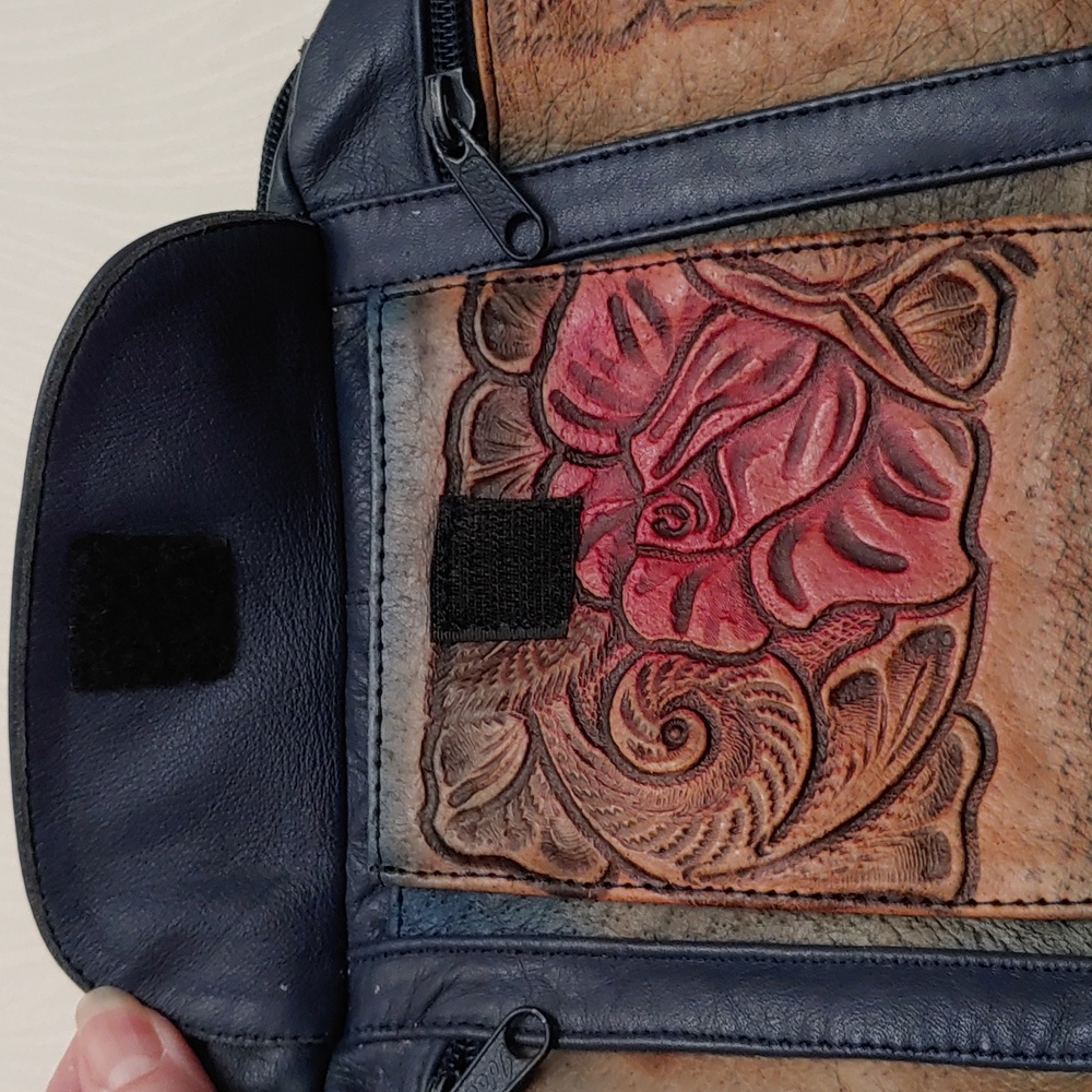 Leather Women's Belt Bag with adjustable strap - Picture 4 of 9